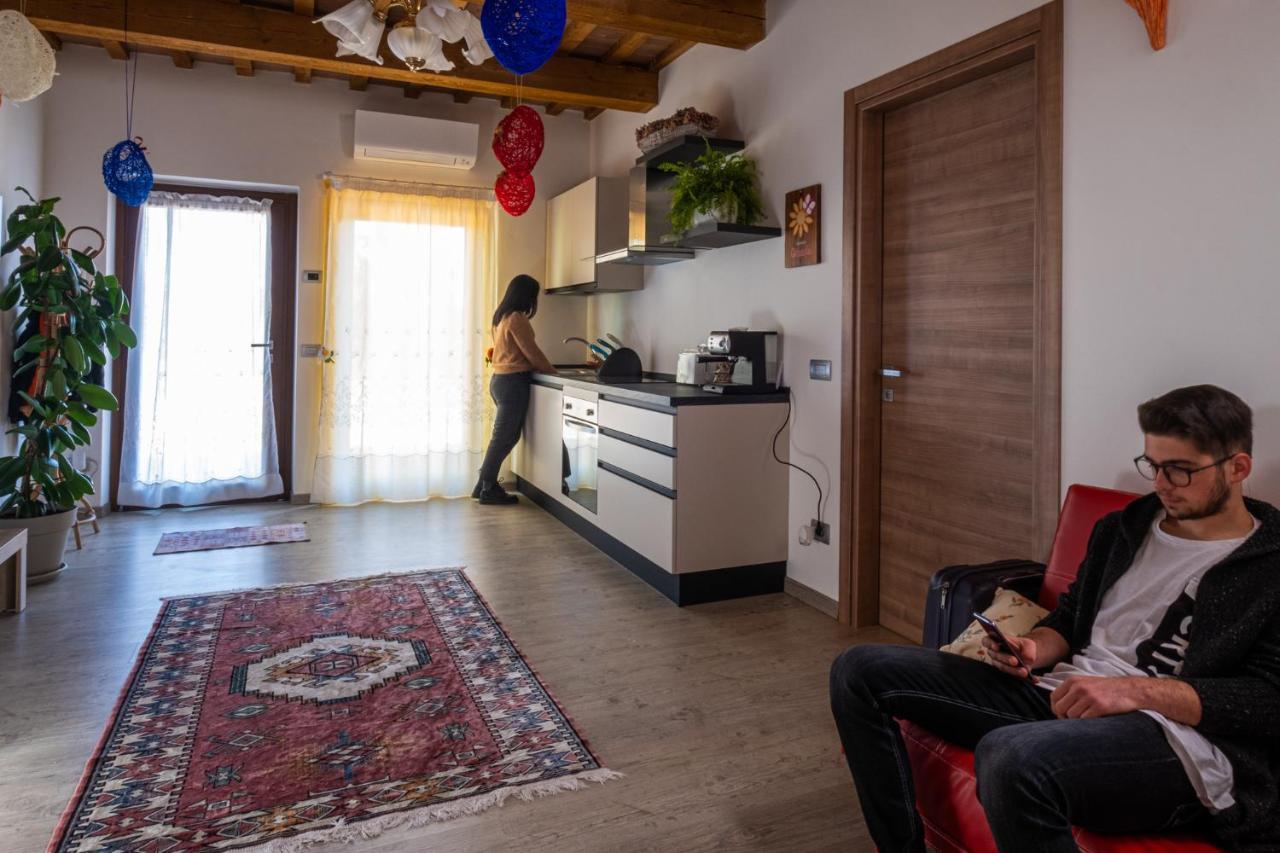 B&B Da Vi.Vi Urbania Exteriér fotografie