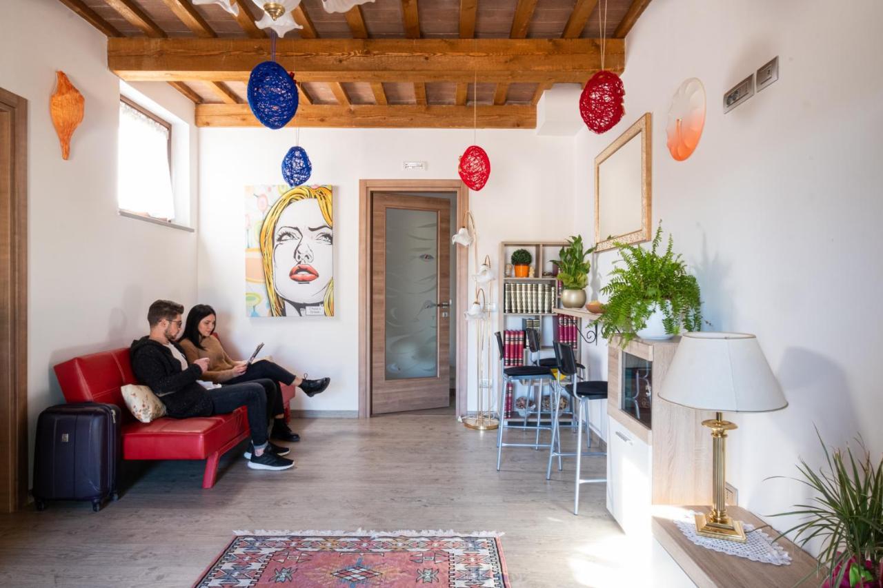B&B Da Vi.Vi Urbania Exteriér fotografie