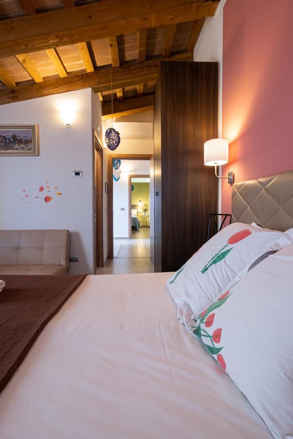 B&B Da Vi.Vi Urbania Exteriér fotografie